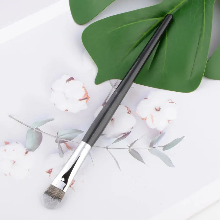 #52 Synthetic Concealer Makeup Brush