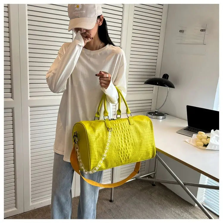 European / American Fashion Crocodile Pattern Embossed Large Capacity Portable Sports Travel Single Shoulder Crossbody Bag Trend