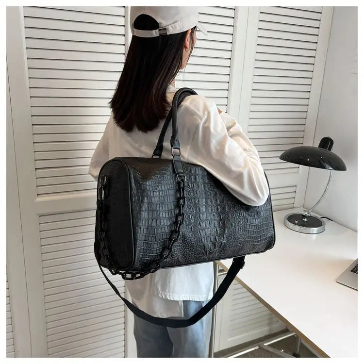 European / American Fashion Crocodile Pattern Embossed Large Capacity Portable Sports Travel Single Shoulder Crossbody Bag Trend