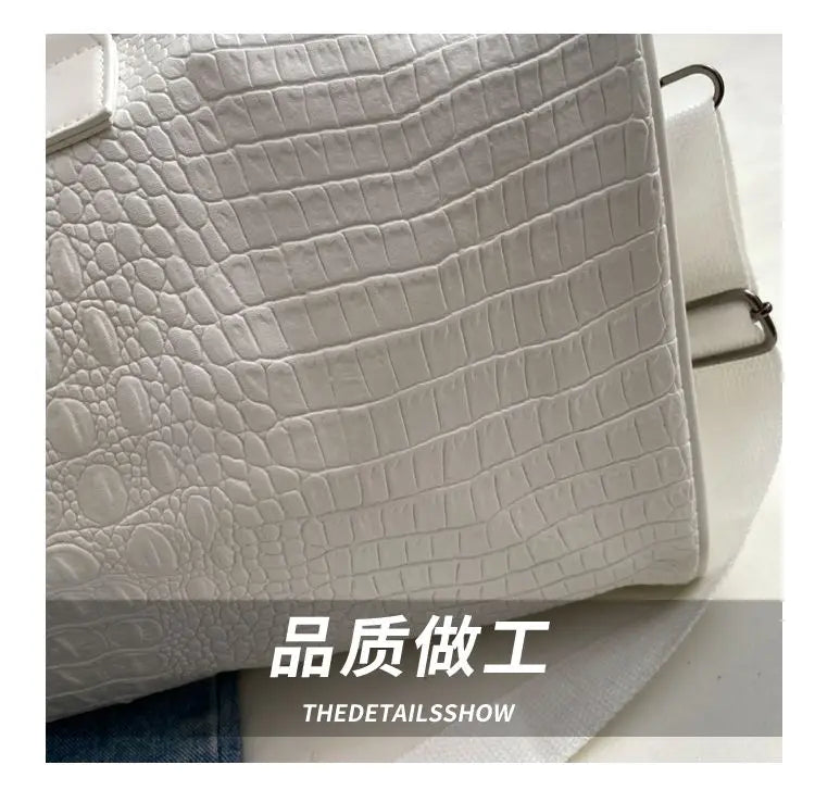 European / American Fashion Crocodile Pattern Embossed Large Capacity Portable Sports Travel Single Shoulder Crossbody Bag Trend