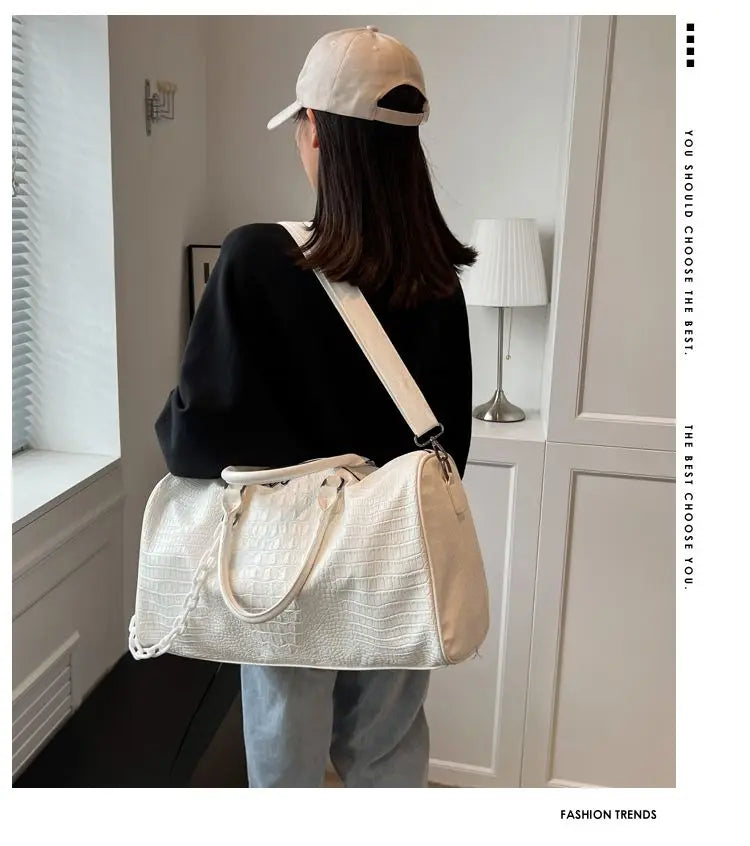 European / American Fashion Crocodile Pattern Embossed Large Capacity Portable Sports Travel Single Shoulder Crossbody Bag Trend