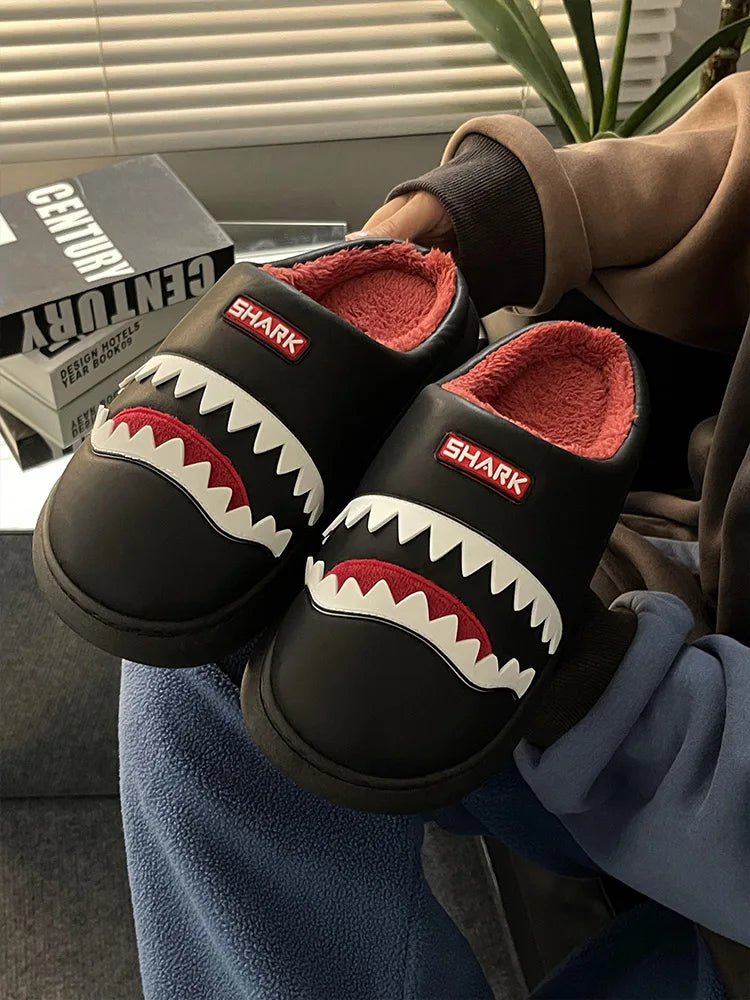 Men's cotton slippers for winter, with added fleece for warmth and extra thickness, suitable for indoor and outdoor wear, featur