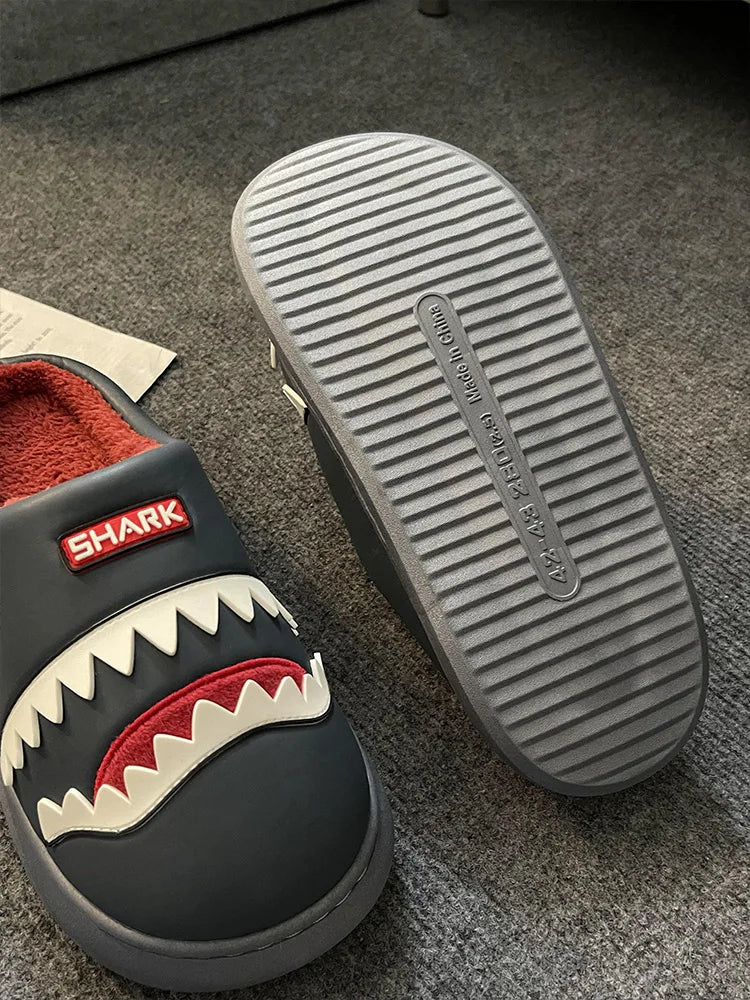 Men's cotton slippers for winter, with added fleece for warmth and extra thickness, suitable for indoor and outdoor wear, featur