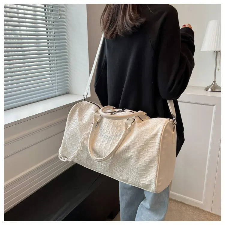 European / American Fashion Crocodile Pattern Embossed Large Capacity Portable Sports Travel Single Shoulder Crossbody Bag Trend