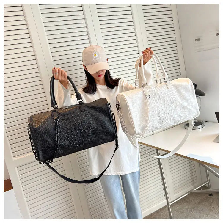 European / American Fashion Crocodile Pattern Embossed Large Capacity Portable Sports Travel Single Shoulder Crossbody Bag Trend