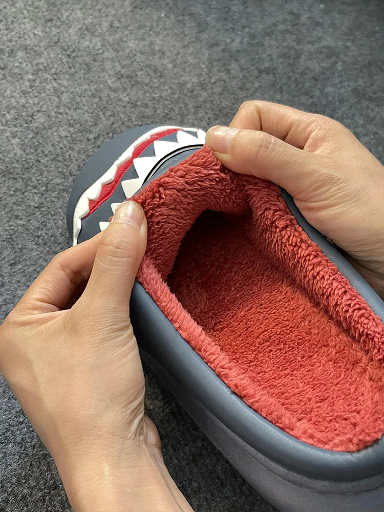 Men's cotton slippers for winter, with added fleece for warmth and extra thickness, suitable for indoor and outdoor wear, featur
