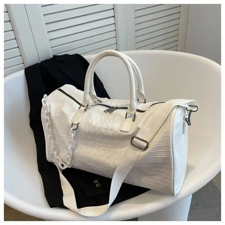 European / American Fashion Crocodile Pattern Embossed Large Capacity Portable Sports Travel Single Shoulder Crossbody Bag Trend