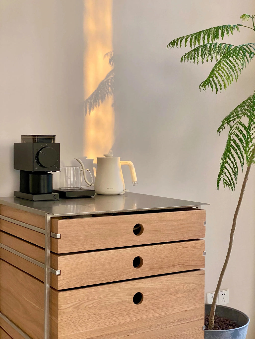 X Nordic Original Oak Chest Cabinet, Log Dining Side Storage Cabinet, Minimalist Stainless Steel Multi-functional Cabinet