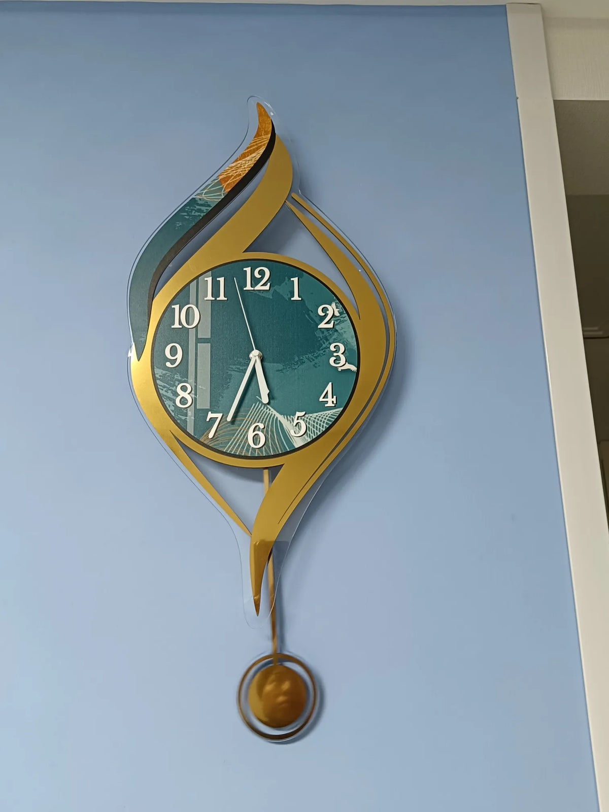 Creative Light Luxury Metal Wall Clocks Living Room Wall Clock Minimalist Modern High-end Wall Watch Nordic New Home Decoration