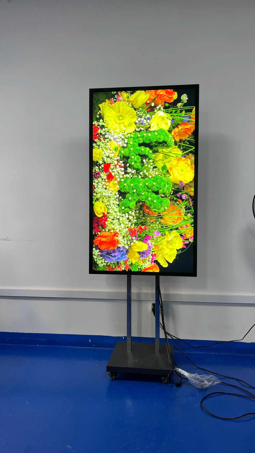 IP67 Waterproof 55 Inch AR LCD Panel Vertical Sunlight Readable 5000Nits Cut UV Advertising CMS Player Digital Signage