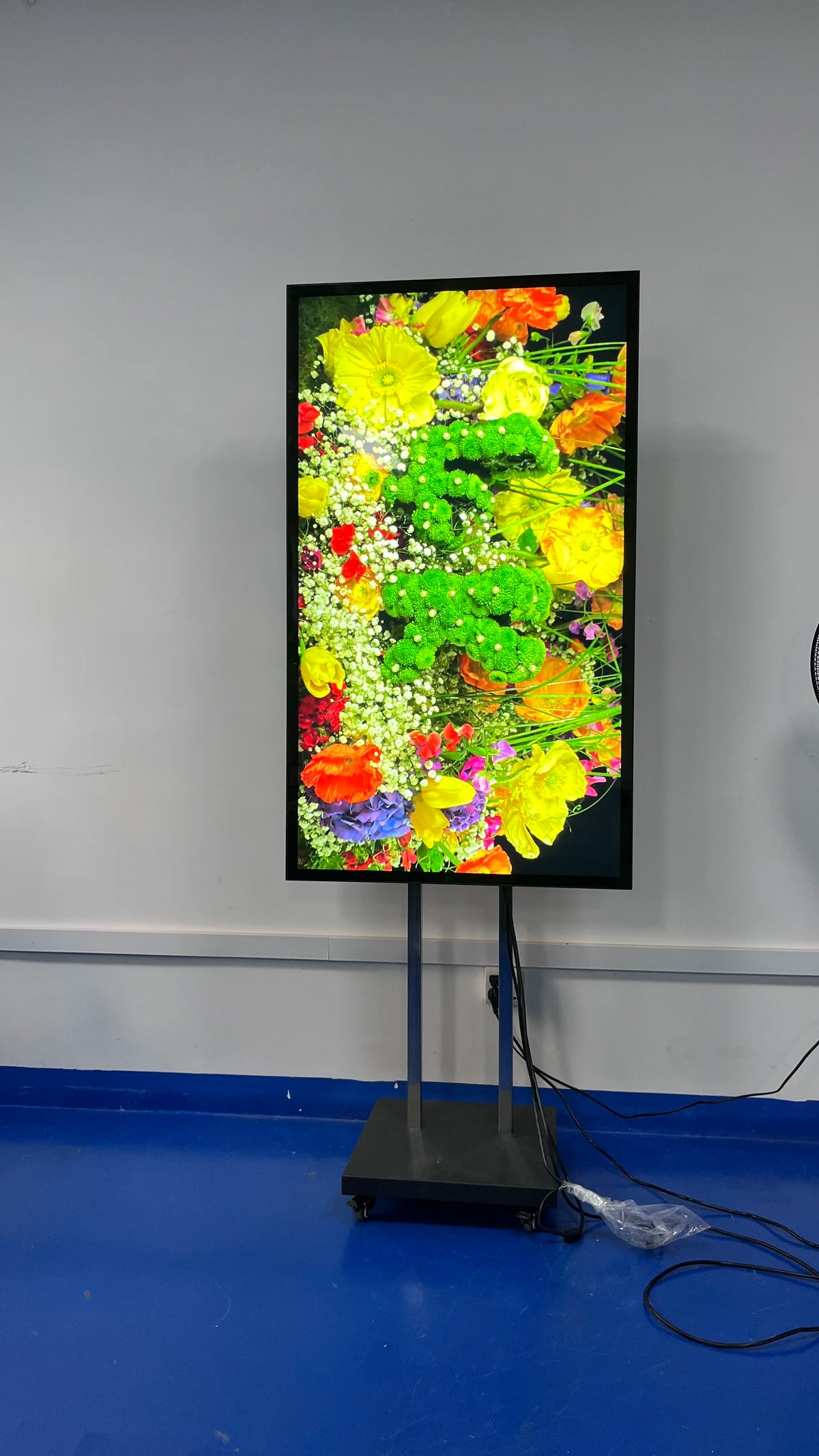 IP67 Waterproof 55 Inch AR LCD Panel Vertical Sunlight Readable 5000Nits Cut UV Advertising CMS Player Digital Signage