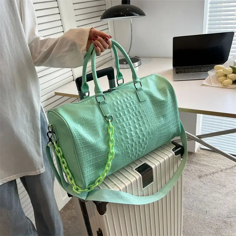 European / American Fashion Crocodile Pattern Embossed Large Capacity Portable Sports Travel Single Shoulder Crossbody Bag Trend
