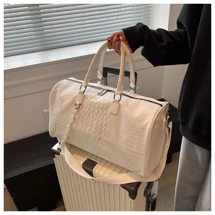 European / American Fashion Crocodile Pattern Embossed Large Capacity Portable Sports Travel Single Shoulder Crossbody Bag Trend