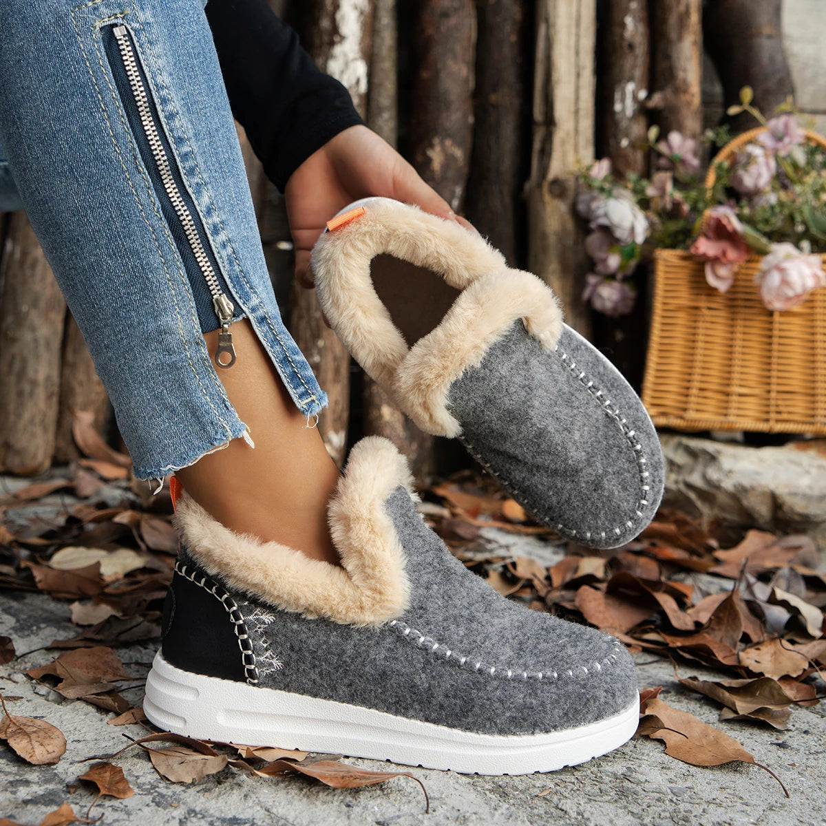 Women's Suede Lace-Up Snow Boots Lace-up Winter Woman Warm Fur Plush Lady Casual Ankle Boots Female Fashion Chunky Sneaker