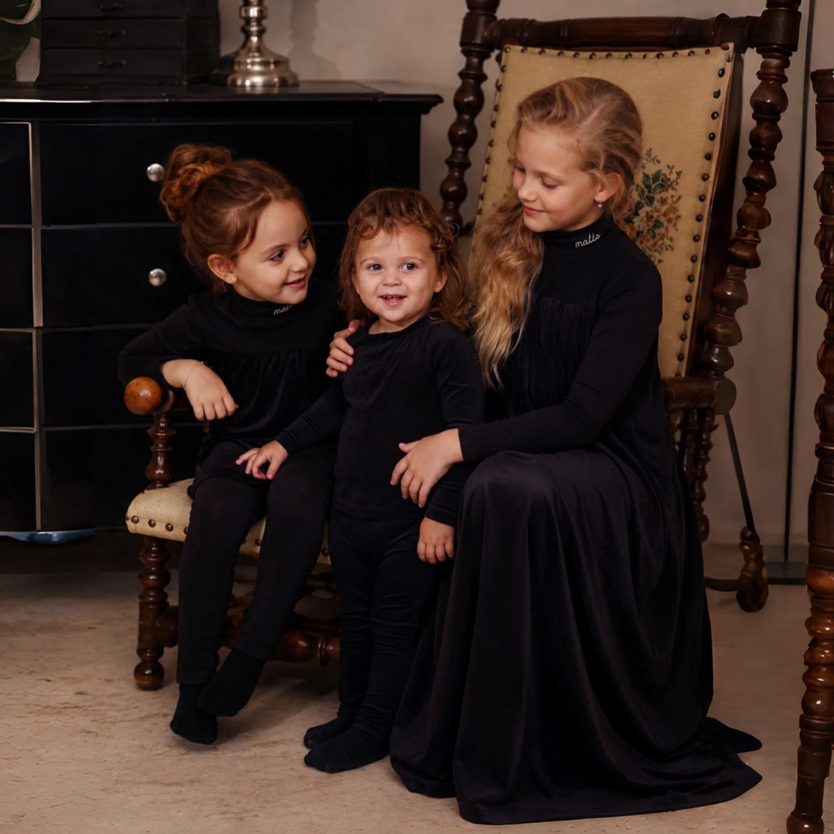 2026 Mali's AW Kids Black Velvet Pajamas with Embroidery Sister Matching Home Wear Sleeping Clothes Holiday Outfits