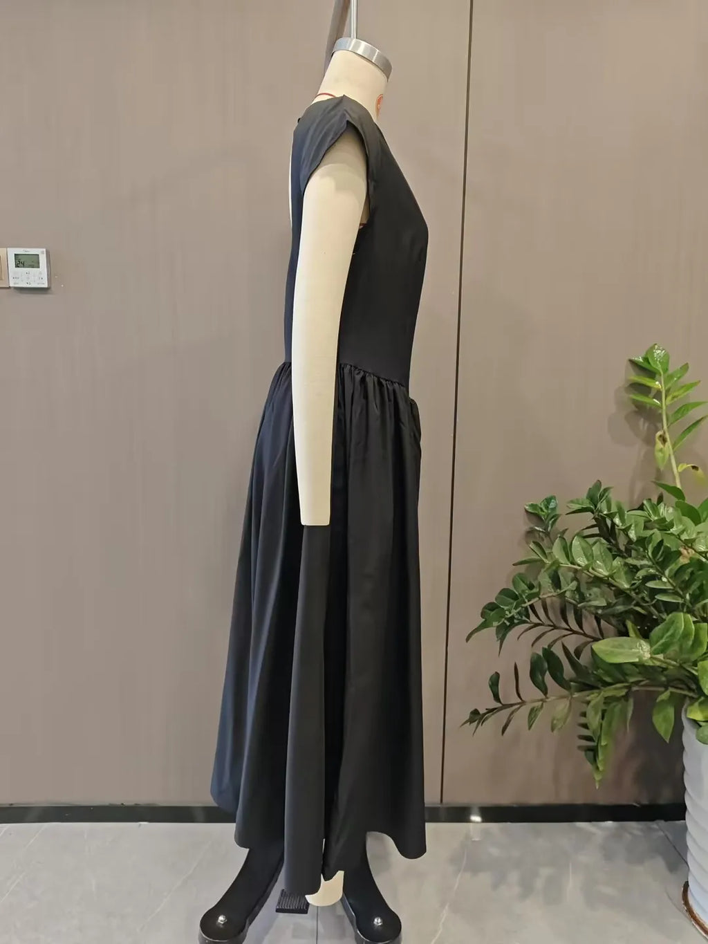 French Pure Lust Fashion Summer Dresses Women's Temperament Elegant Solid Color Slim High Waist Sleeveless Back Hollow Dress