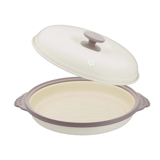 White Milk-Colored Microwave Frying Pan, a Microwave Cooking Utensil Used for Grilling, Heating and Cooking Various Dishes