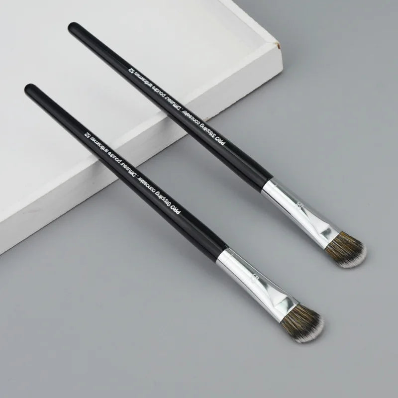#52 Synthetic Concealer Makeup Brush