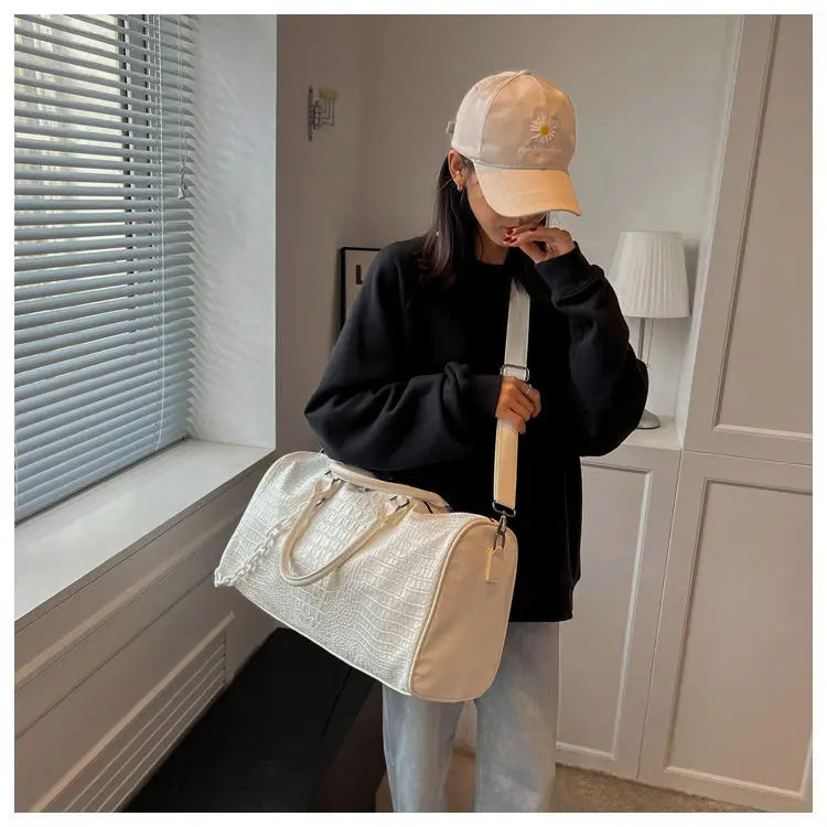 European / American Fashion Crocodile Pattern Embossed Large Capacity Portable Sports Travel Single Shoulder Crossbody Bag Trend