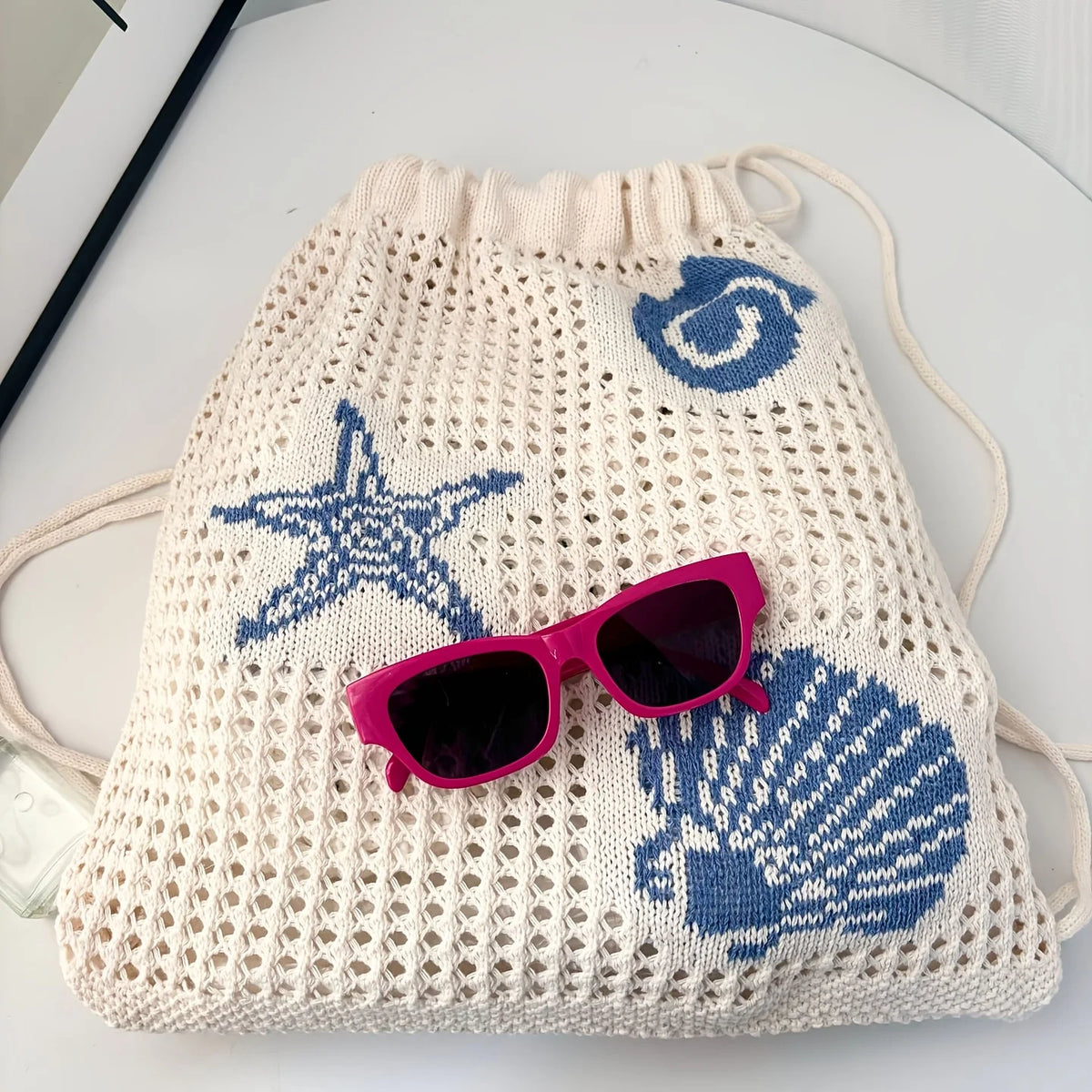 Women's Mesh Hollow-Out Backpack and Shoulder Bag, Stylish and Beautiful, a Must-Have for Summer Beach Vacations, with Starfish and Shell Decorations, Is the Perfect Storage Bag for Soccer and Basketball, Large Capacity and M