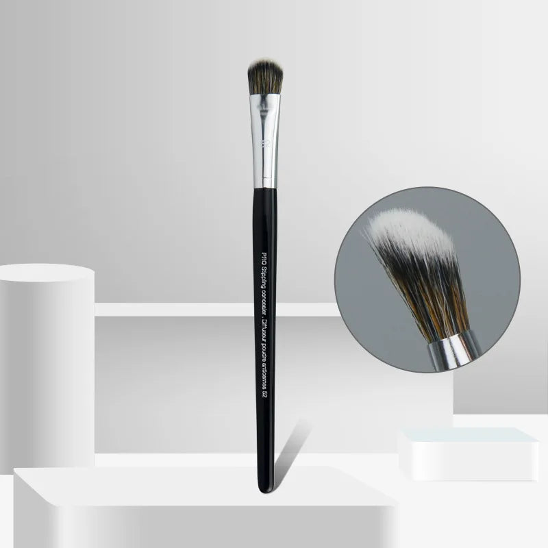 #52 Synthetic Concealer Makeup Brush