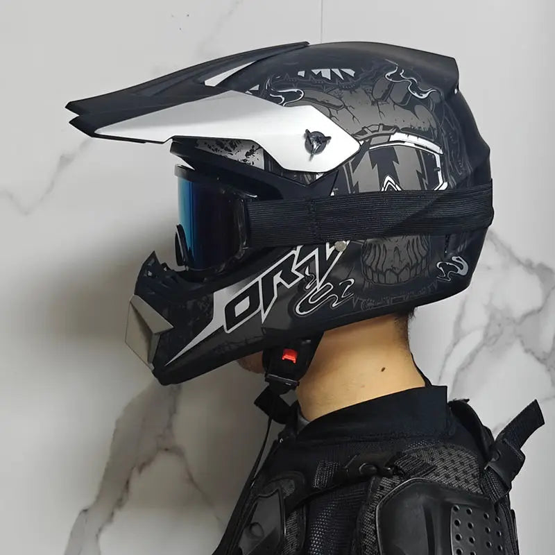 ORZ-905-Mountain bike off-road helmet, four season electric bike helmet, men's rally helmet, mountain speed reduction