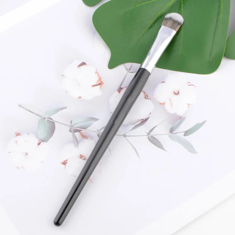 #52 Synthetic Concealer Makeup Brush