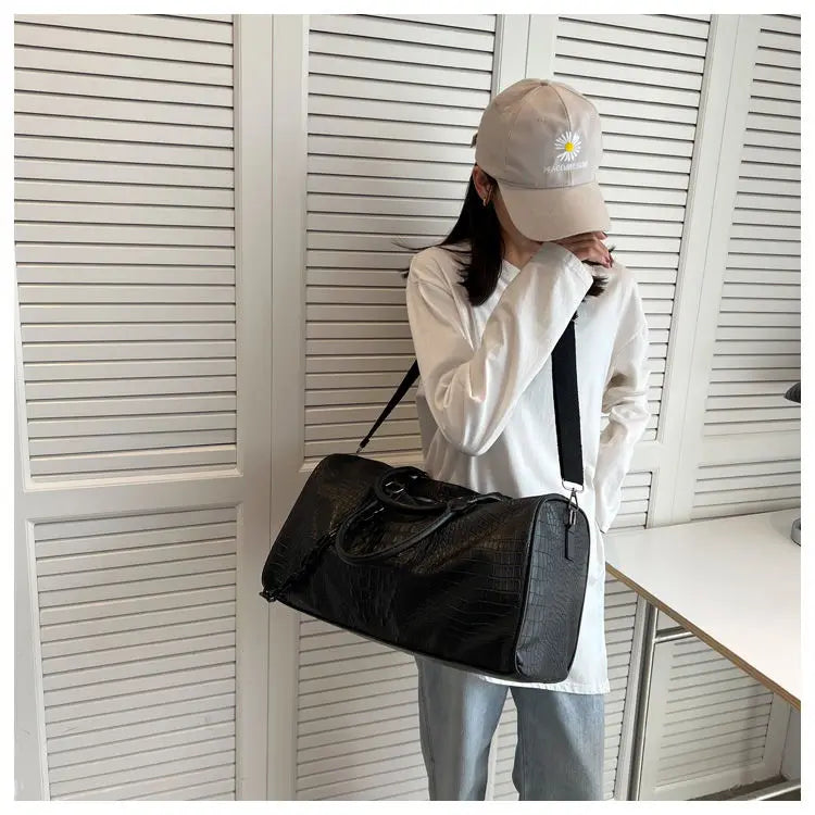 European / American Fashion Crocodile Pattern Embossed Large Capacity Portable Sports Travel Single Shoulder Crossbody Bag Trend