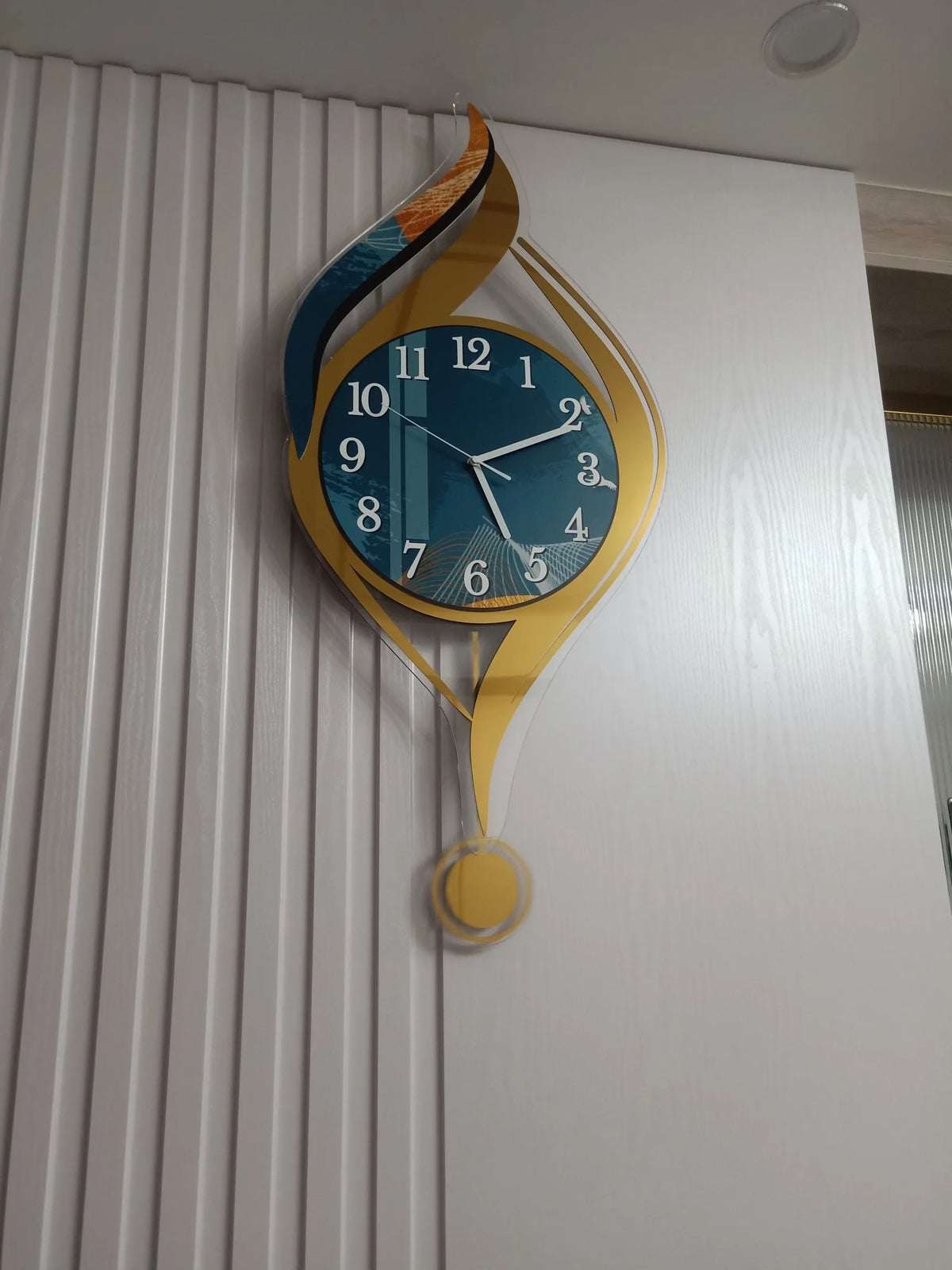 Creative Light Luxury Metal Wall Clocks Living Room Wall Clock Minimalist Modern High-end Wall Watch Nordic New Home Decoration