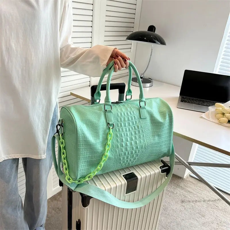 European / American Fashion Crocodile Pattern Embossed Large Capacity Portable Sports Travel Single Shoulder Crossbody Bag Trend