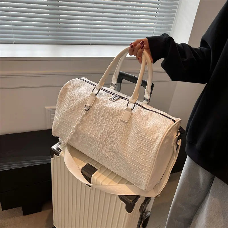 European / American Fashion Crocodile Pattern Embossed Large Capacity Portable Sports Travel Single Shoulder Crossbody Bag Trend