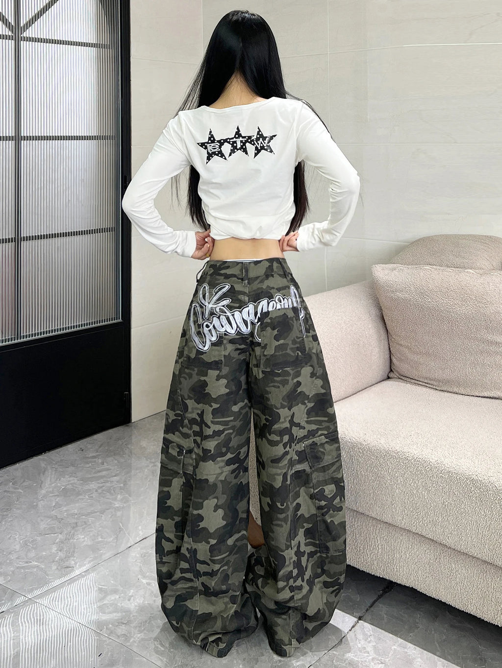 American High Waisted Baggy Y2K Camouflage Work Pants With Large Side Pockets And Embroidered Lettering, Hanging Wide Leg Pants