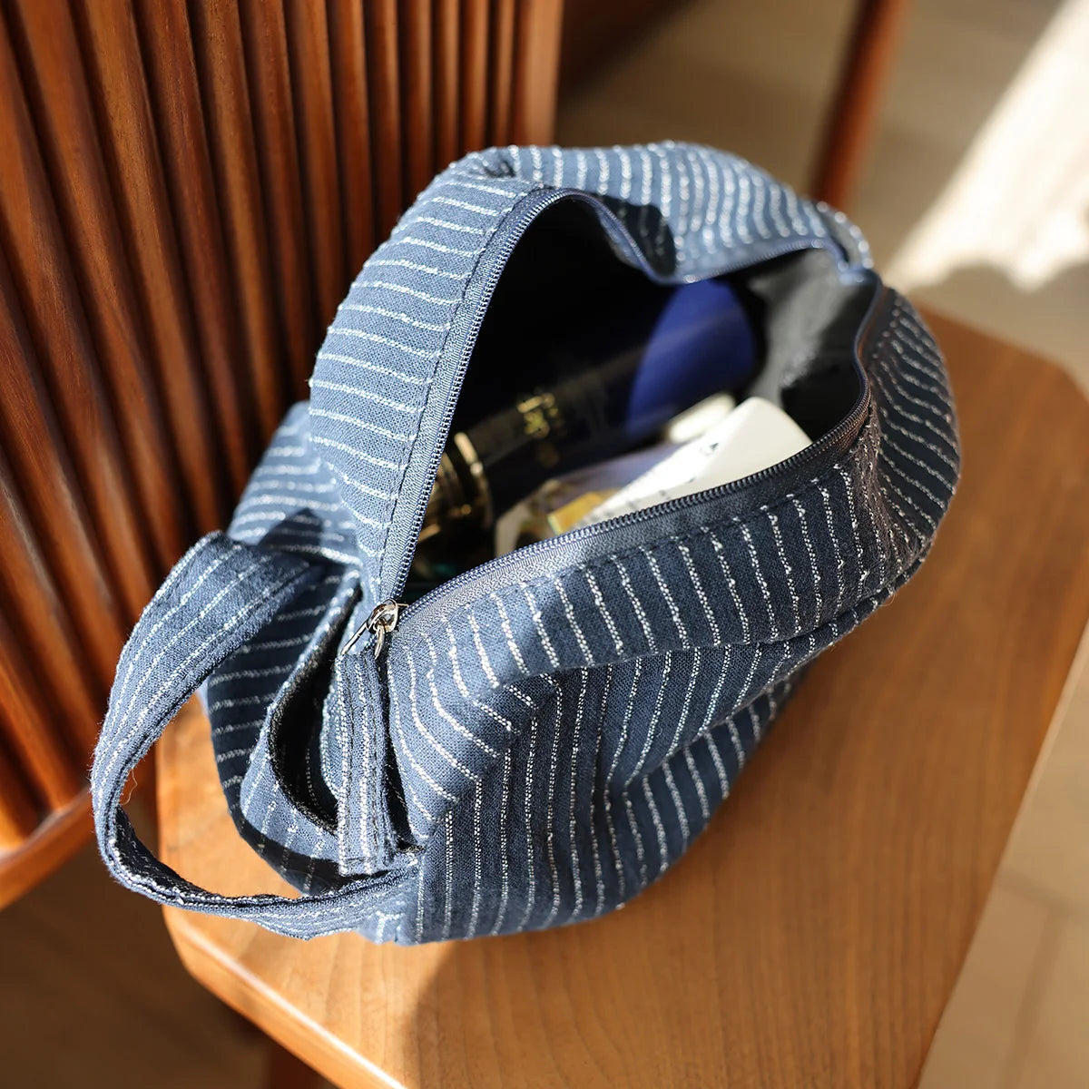 Classic striped large capacity portable cosmetic bag cotton linen fabric dark zipper skin care travel portable storage bag