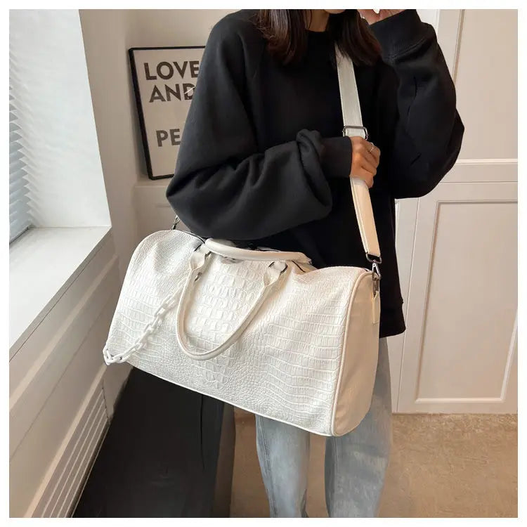 European / American Fashion Crocodile Pattern Embossed Large Capacity Portable Sports Travel Single Shoulder Crossbody Bag Trend